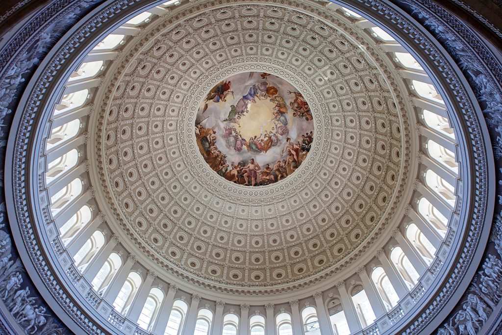 Die Kuppel des Capitol von unten