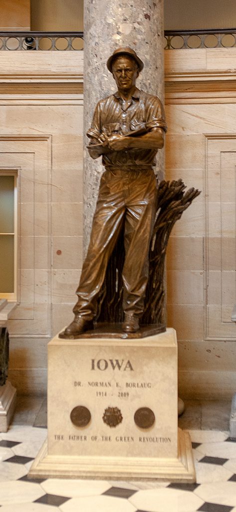 Statue von Dr. Norman E. Borlaug