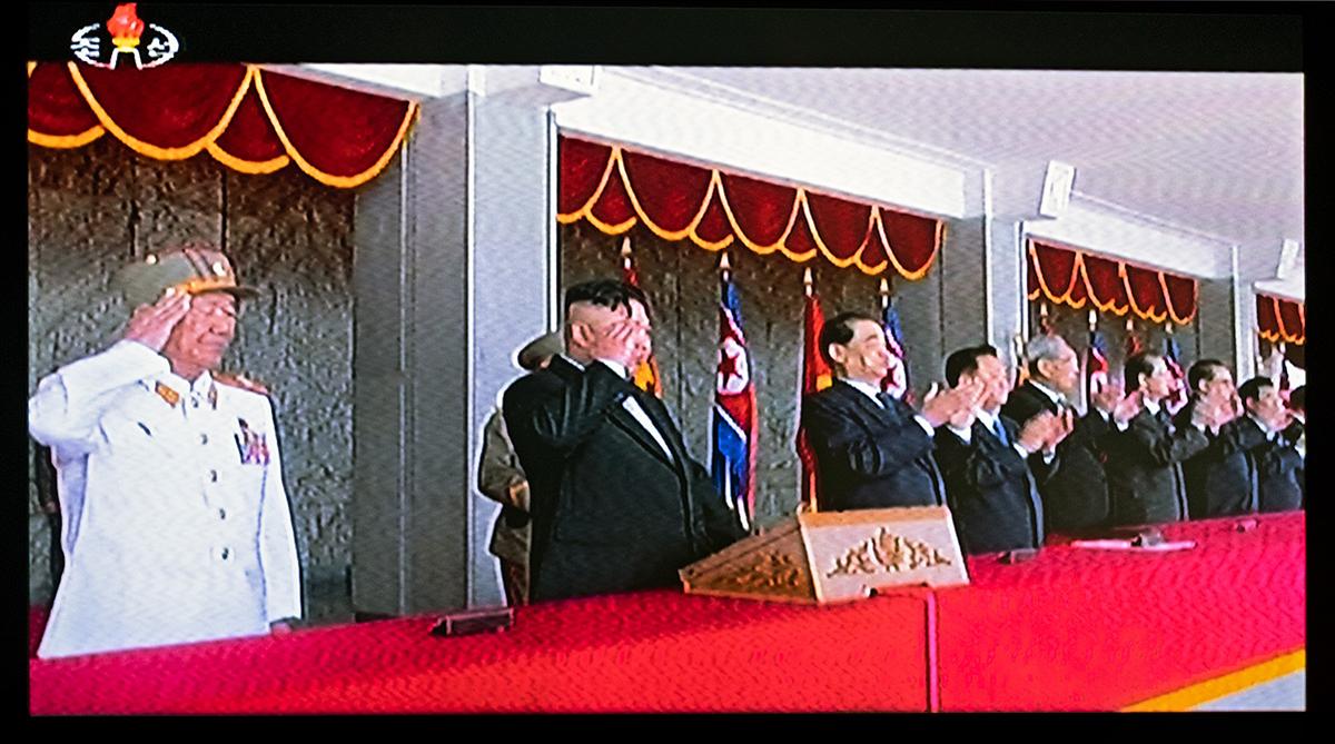 Die Ehrentribüne mit Kim Jong Un