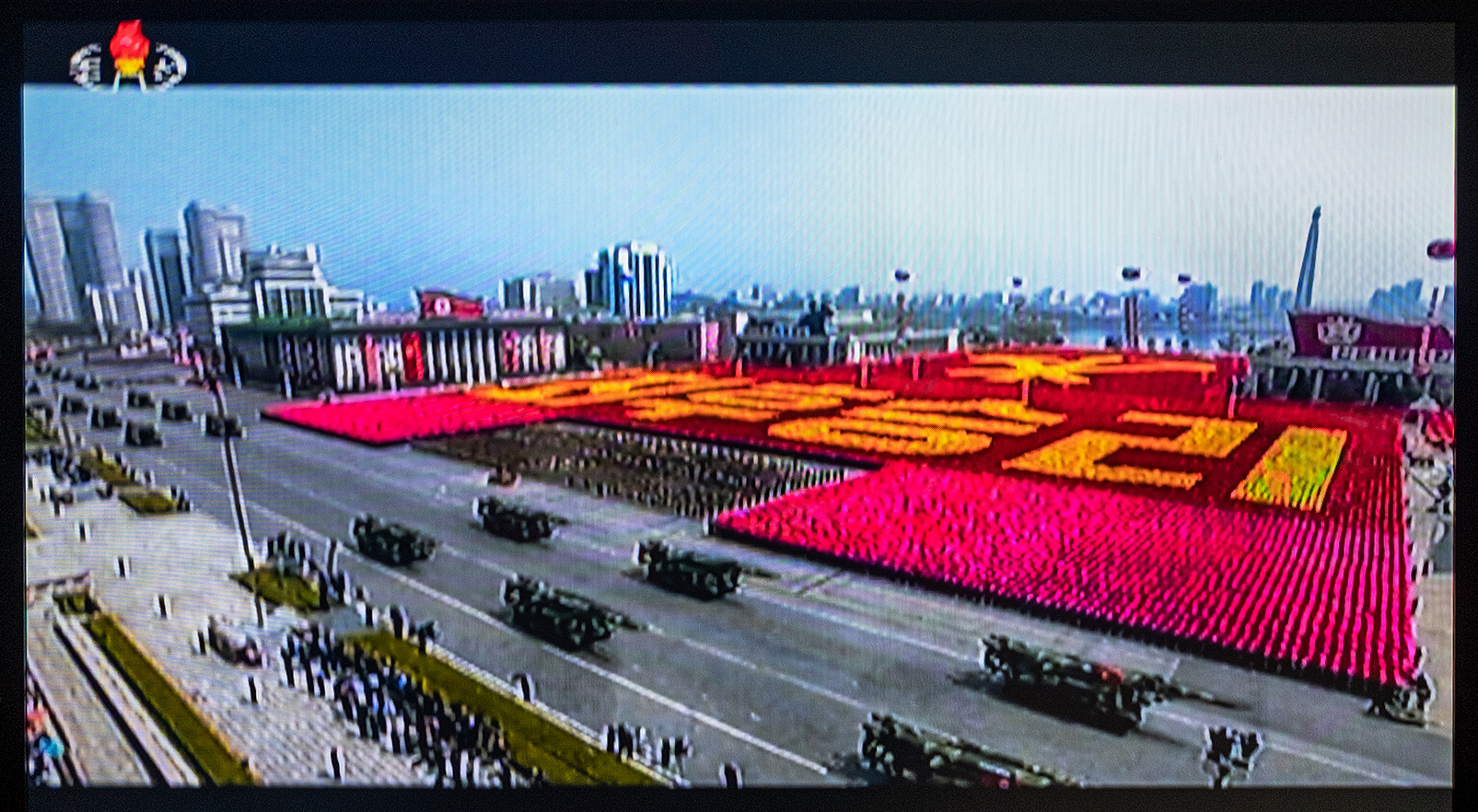 Fernsehbild mit Militärparade