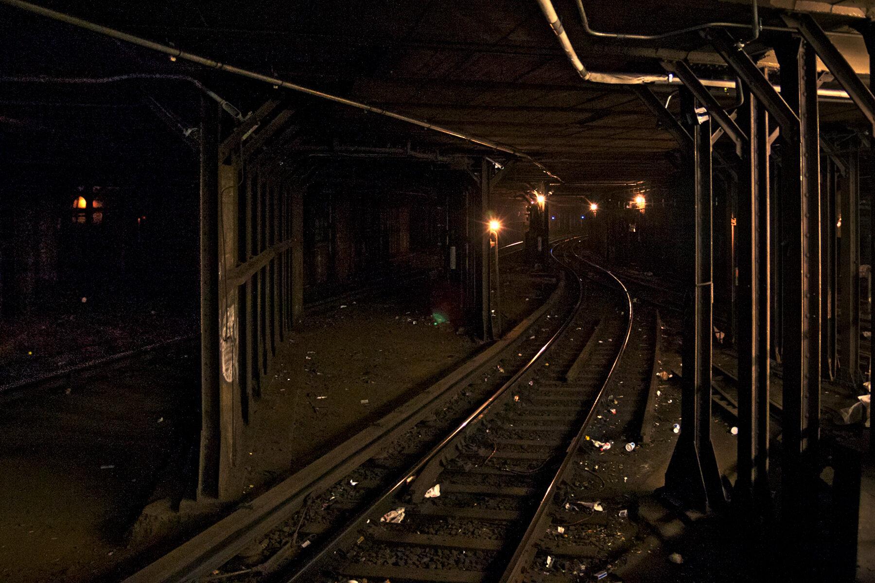 Tunnel mit Gleisen im Beitrag New York City: Elevated Subway auf der Seite Staderkundung.com