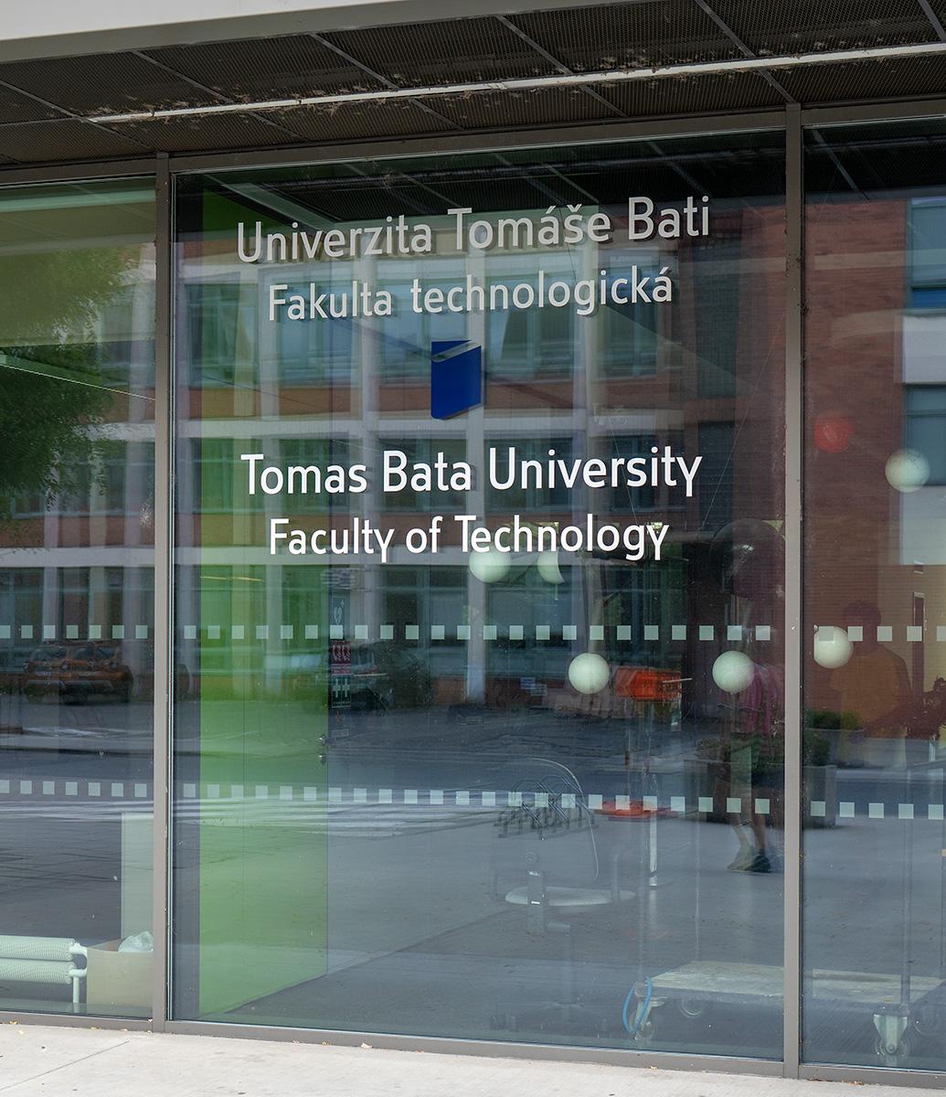 Eingang der Tomas Bata Universität in Zlin
